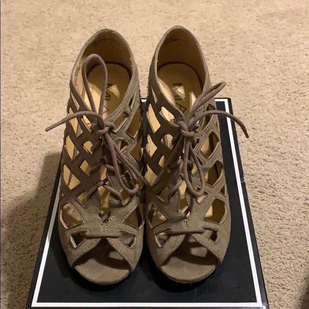 Mia wedges